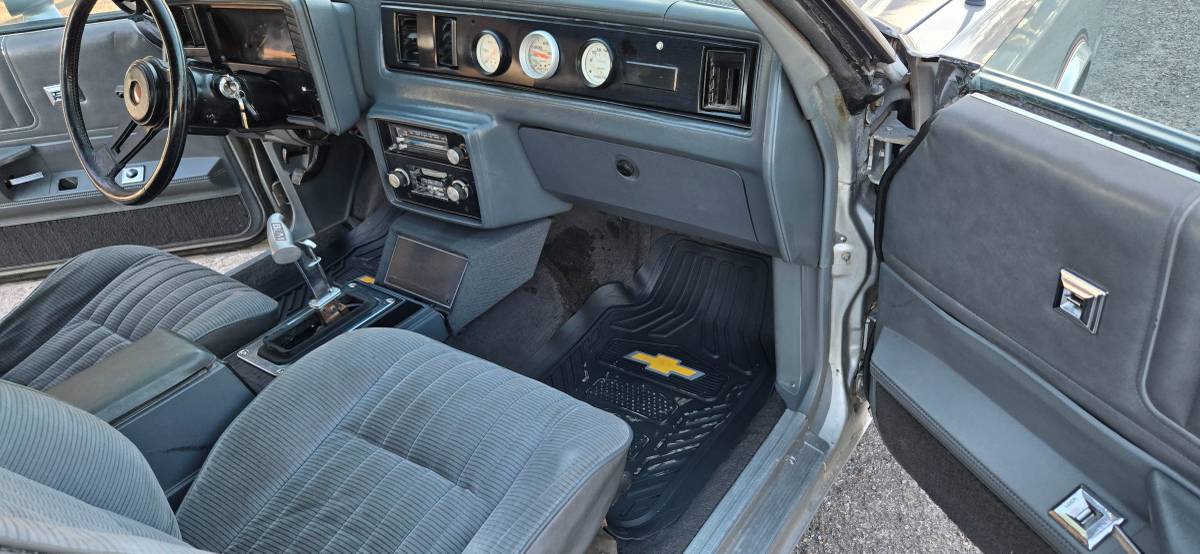 Chevy-monte-carlo-ss-1985-silver-38