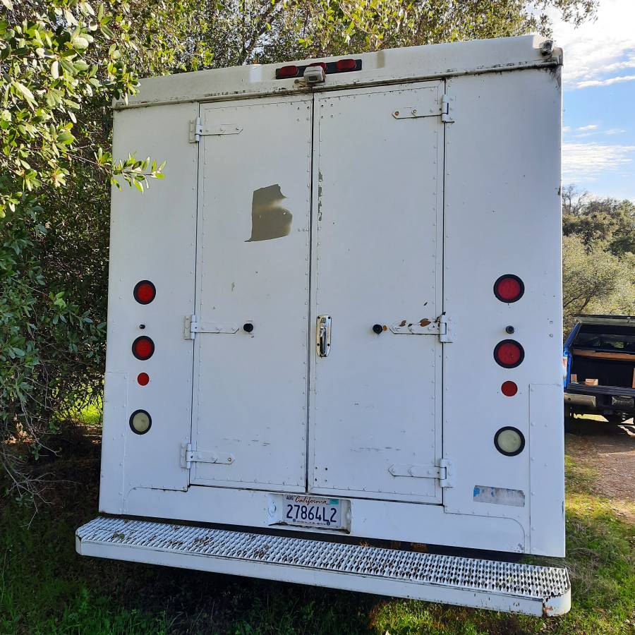 Chevy-p-30-diesel-1995-white-1