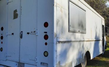 Chevy-p-30-diesel-1995-white-3