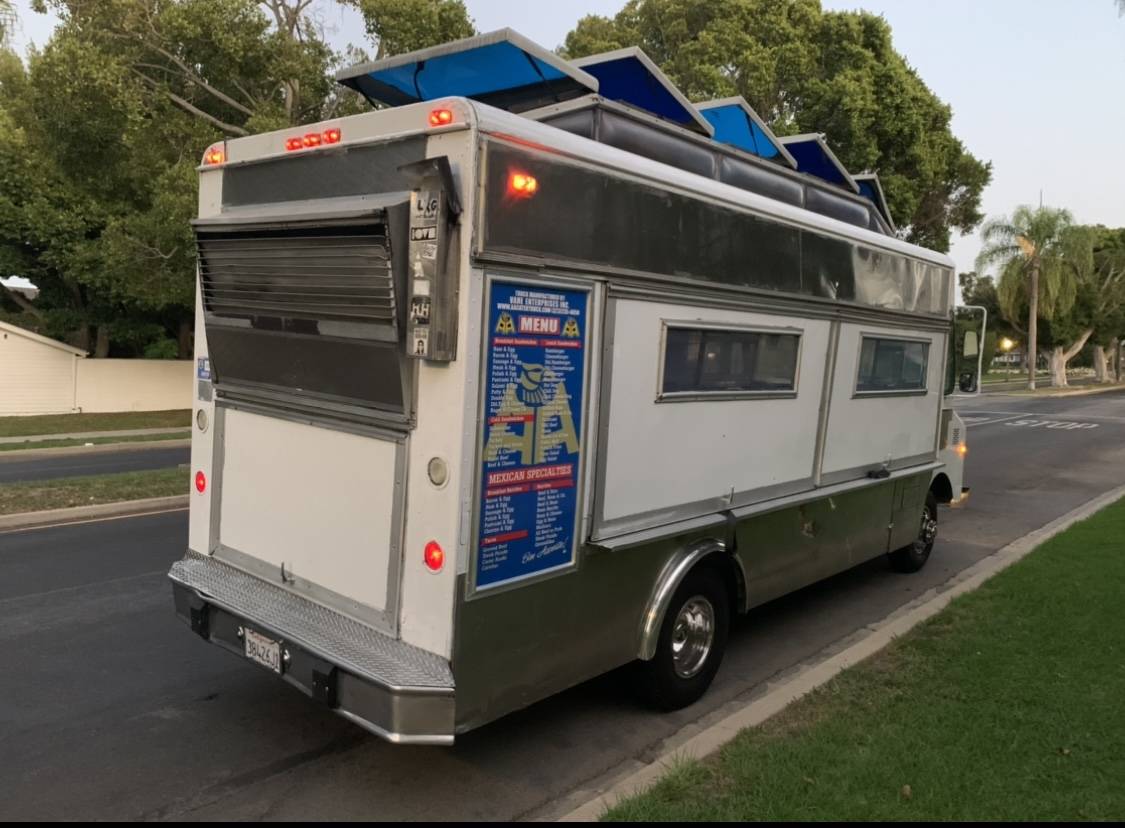 Chevy-p30-1989-white-1