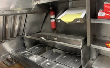 Chevy-p30-1989-white-10