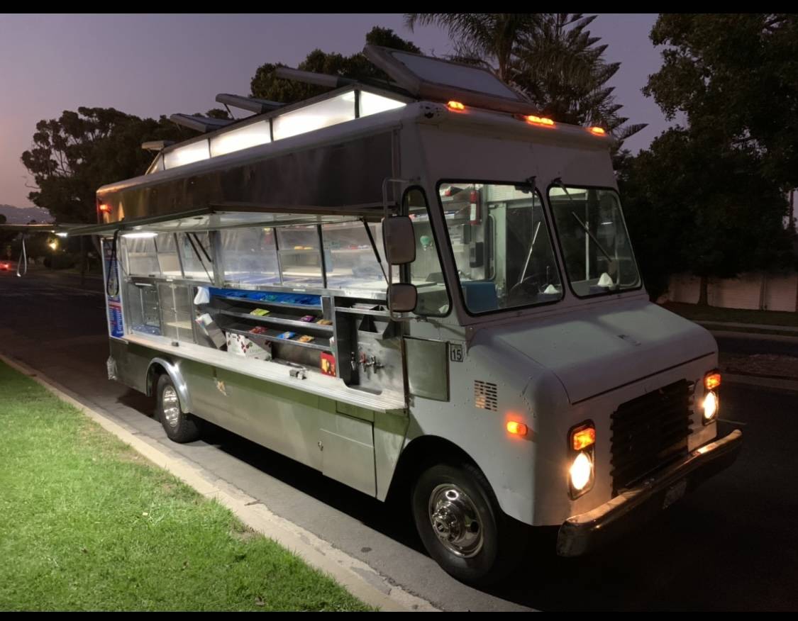 Chevy-p30-1989-white-13