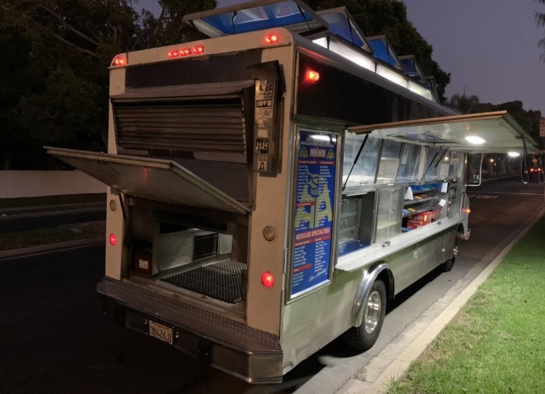 Chevy-p30-1989-white-15