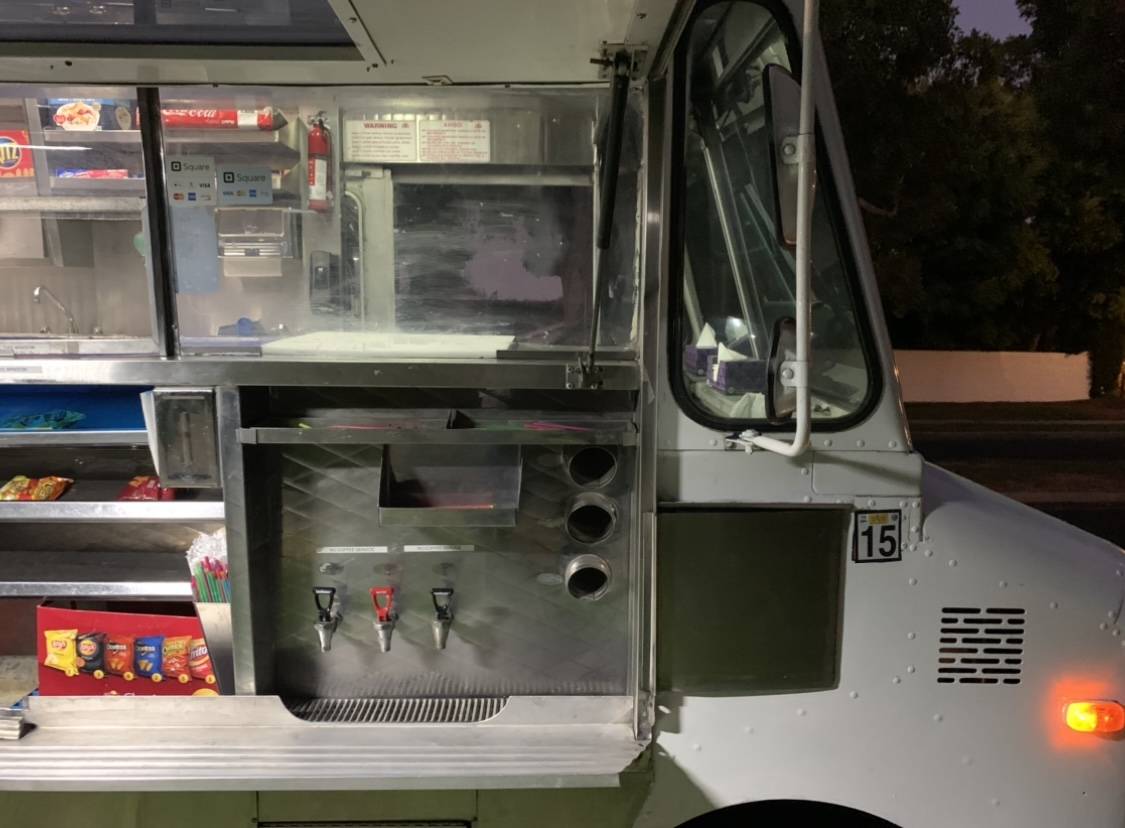 Chevy-p30-1989-white-3