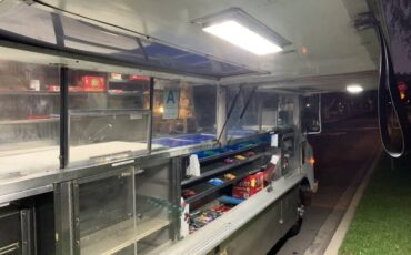 Chevy-p30-1989-white-4