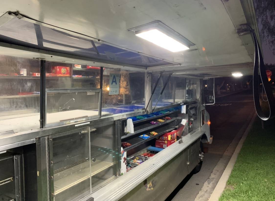 Chevy-p30-1989-white-4