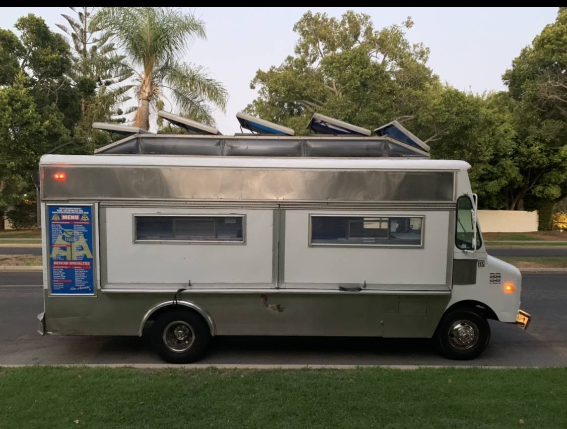 Chevy-p30-1989-white