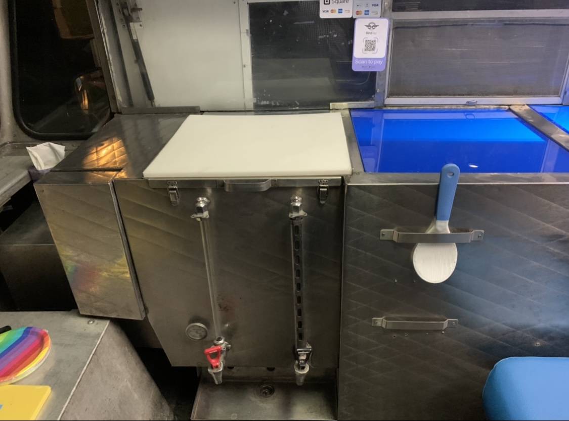 Chevy-p30-1989-white-5