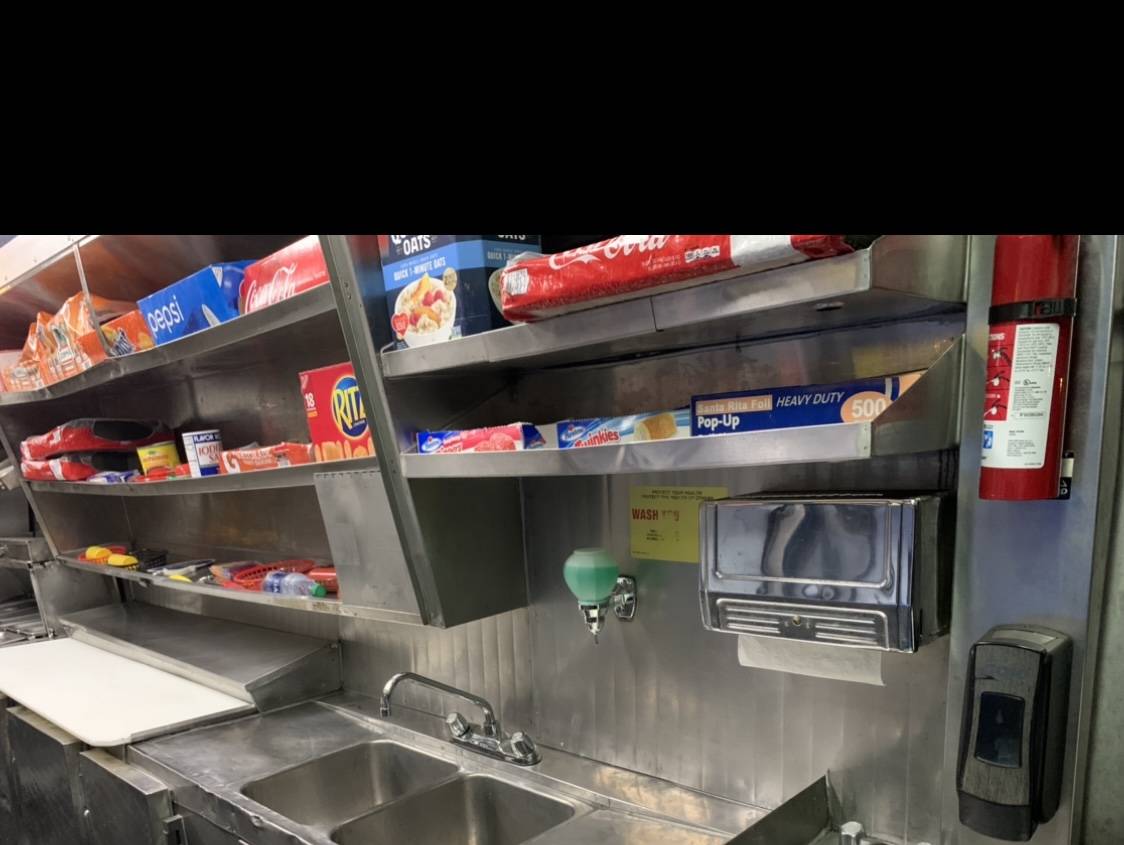 Chevy-p30-1989-white-8