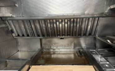 Chevy-p30-1989-white-9