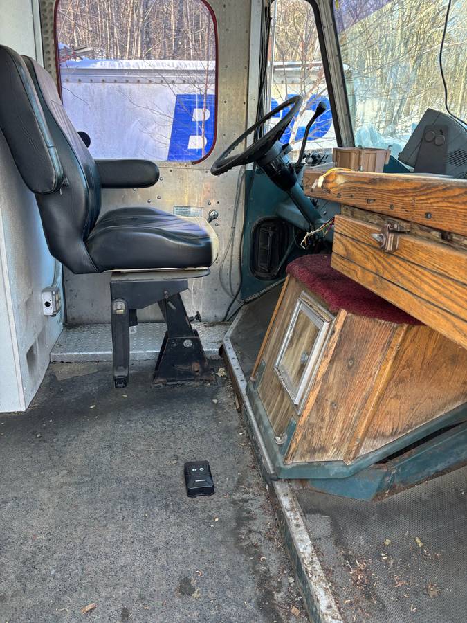 Chevy-p30-step-van-1985-3