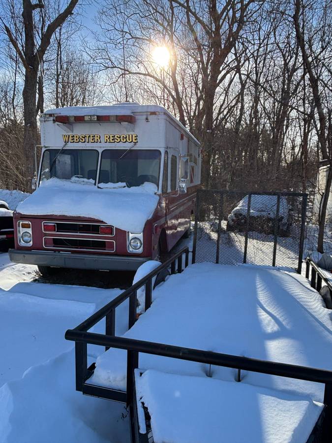 Chevy-p30-step-van-1985-6