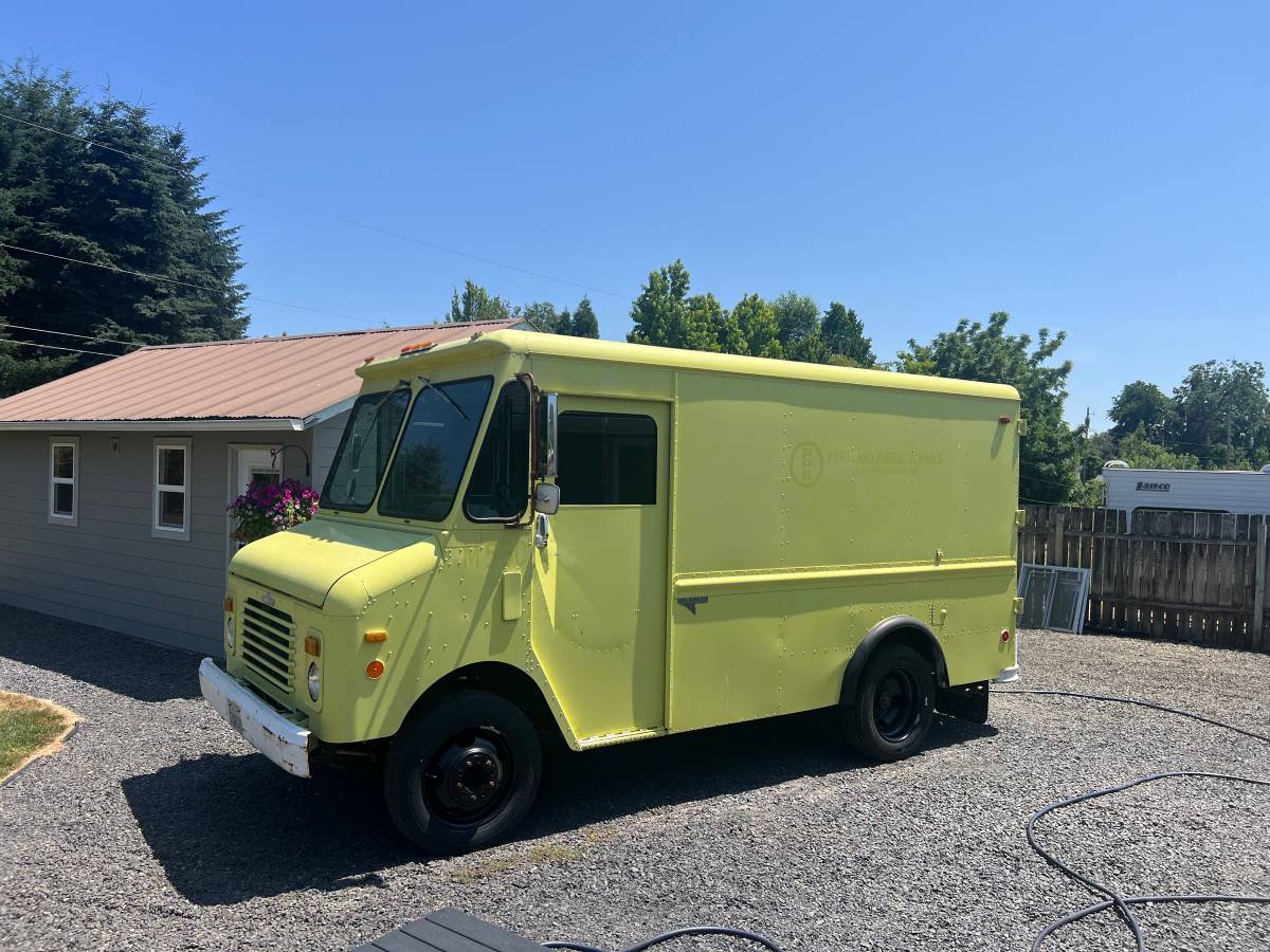 Chevy-p30-step-van-1989-1