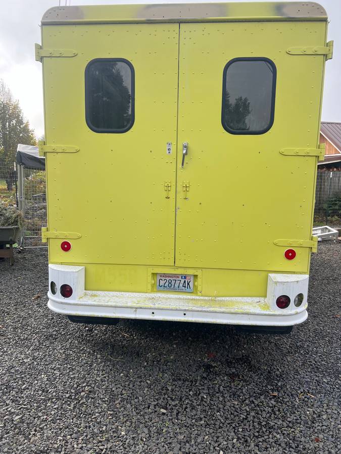 Chevy-p30-step-van-1989-3