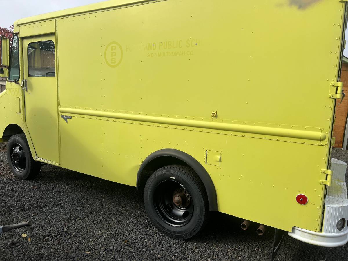 Chevy-p30-step-van-1989-4