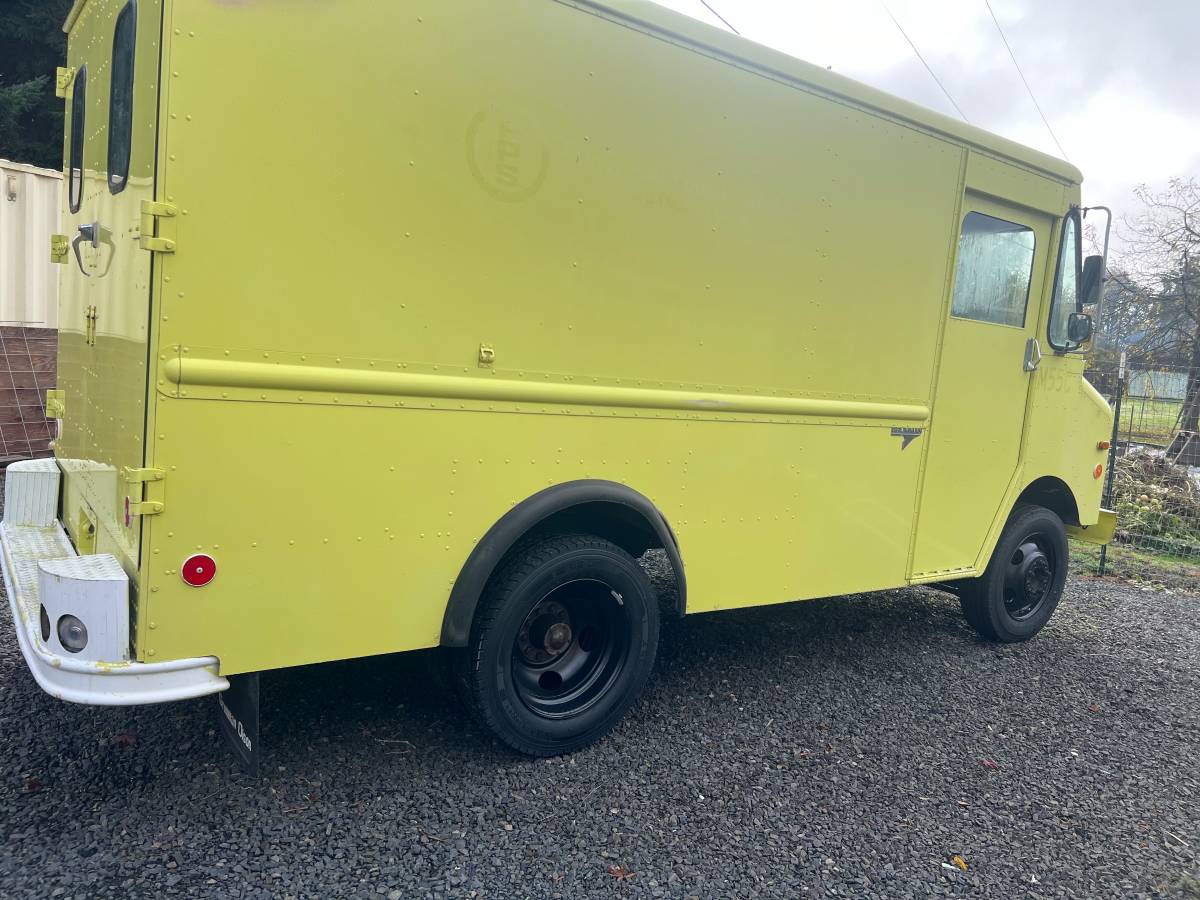 Chevy-p30-step-van-1989