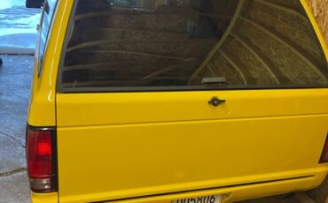 Chevy-s-10-blazer-1991-yellow-4