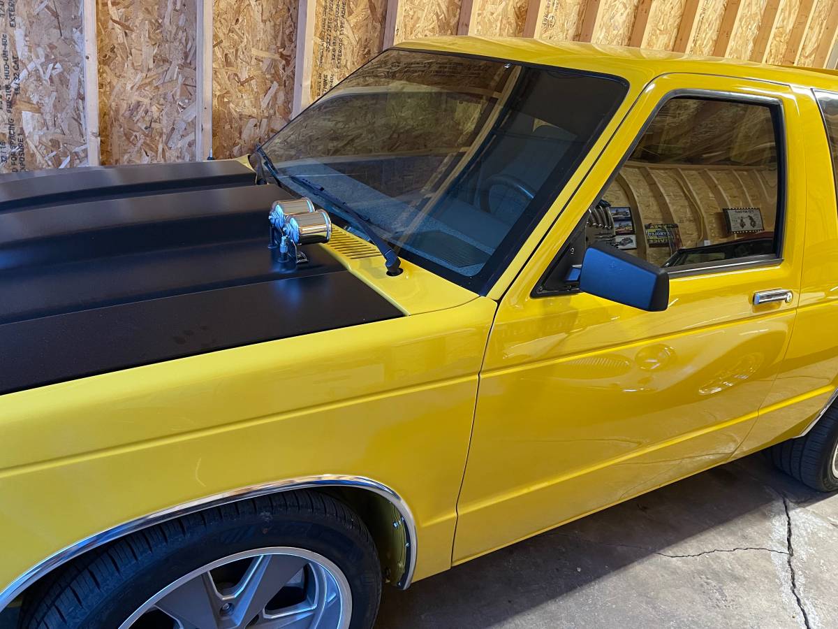 Chevy-s-10-blazer-1991-yellow-8