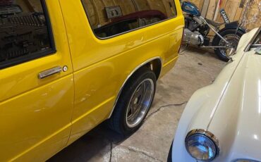 Chevy-s-10-blazer-1991-yellow-9