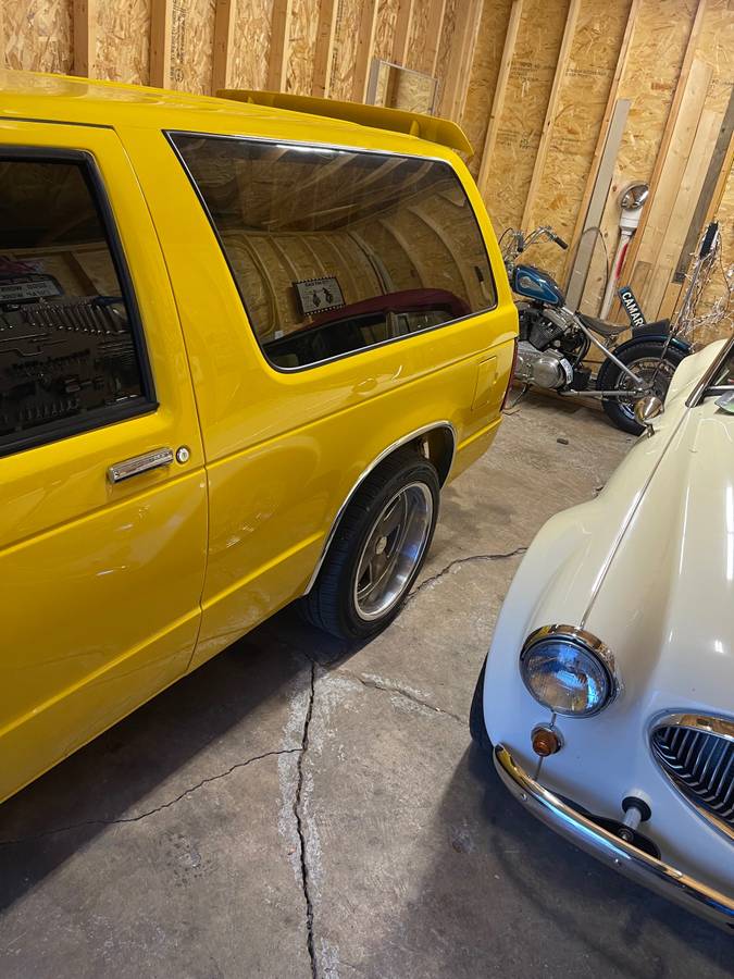 Chevy-s-10-blazer-1991-yellow-9
