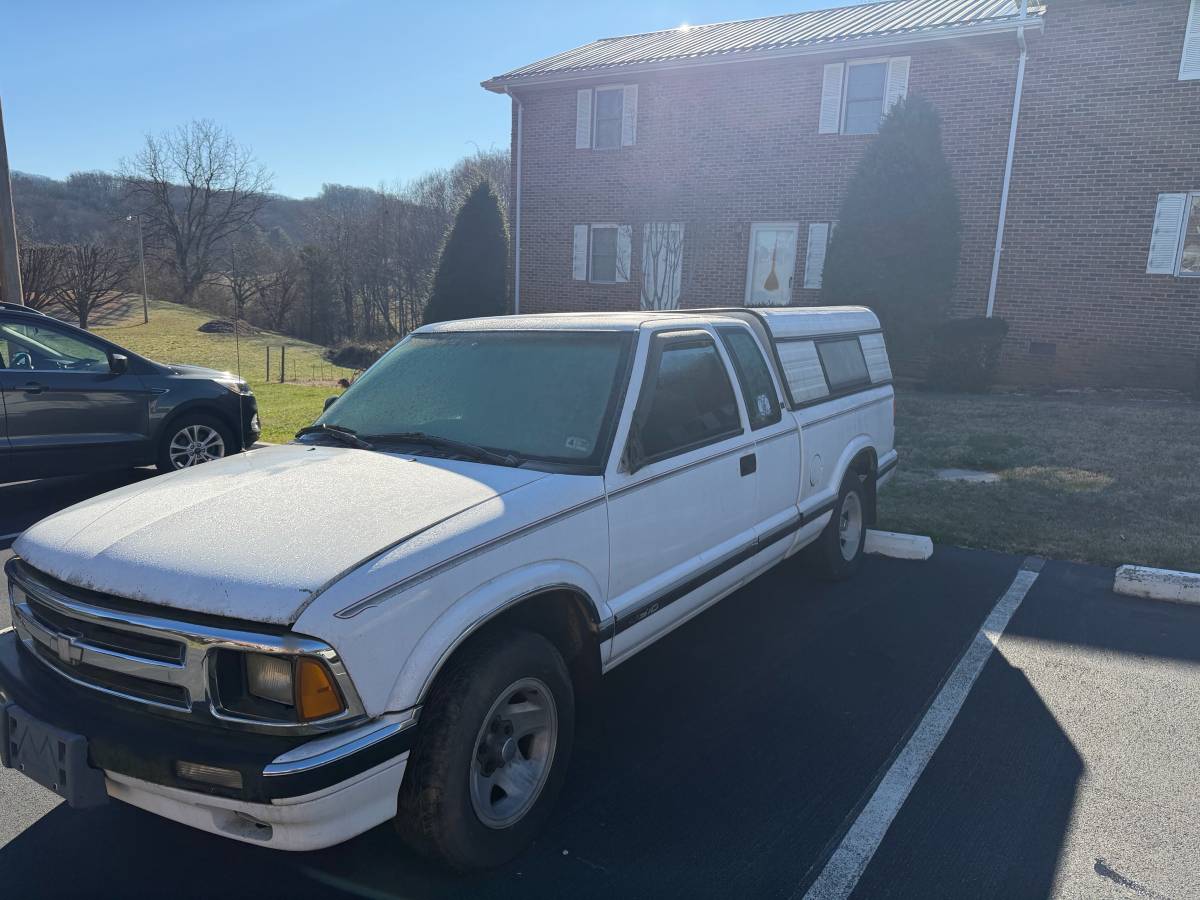 Chevy-s10-pickup-1996-white