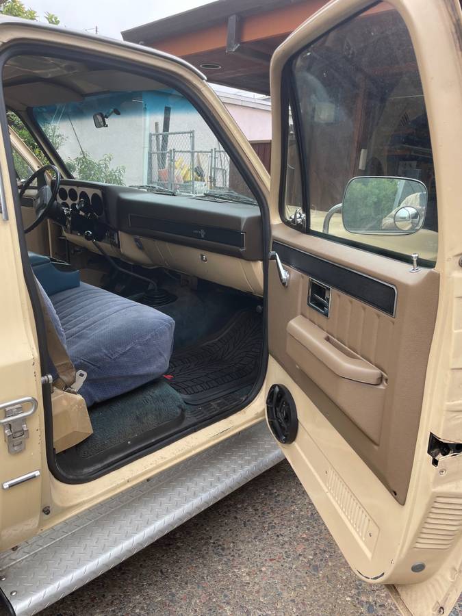 Chevy-scottsdale-20-1983-yellow-3