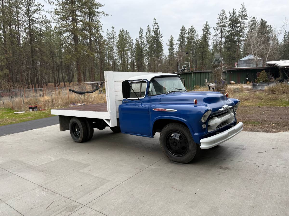 Chevy-silverado-1957-blue