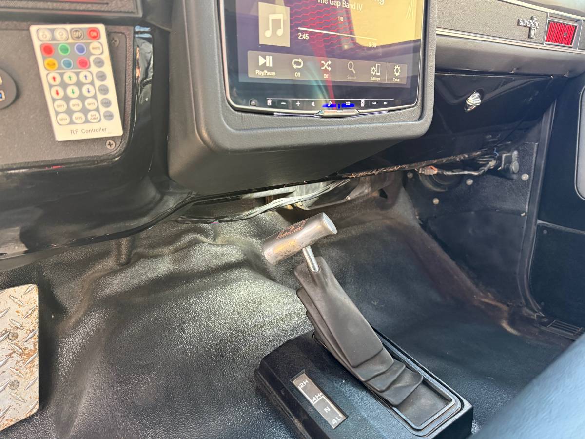 Chevy-silverado-1984-21