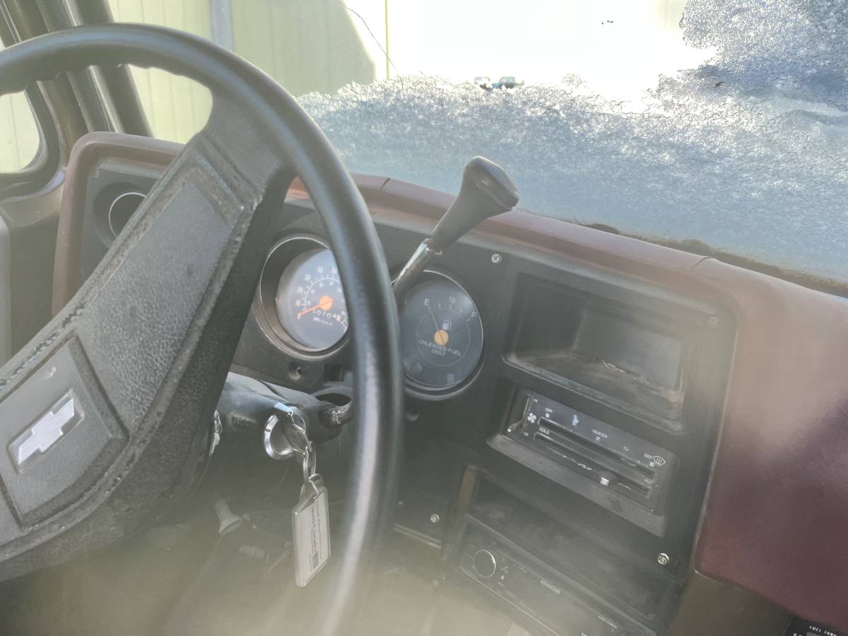 Chevy-silverado-2500hd-1978-white-2