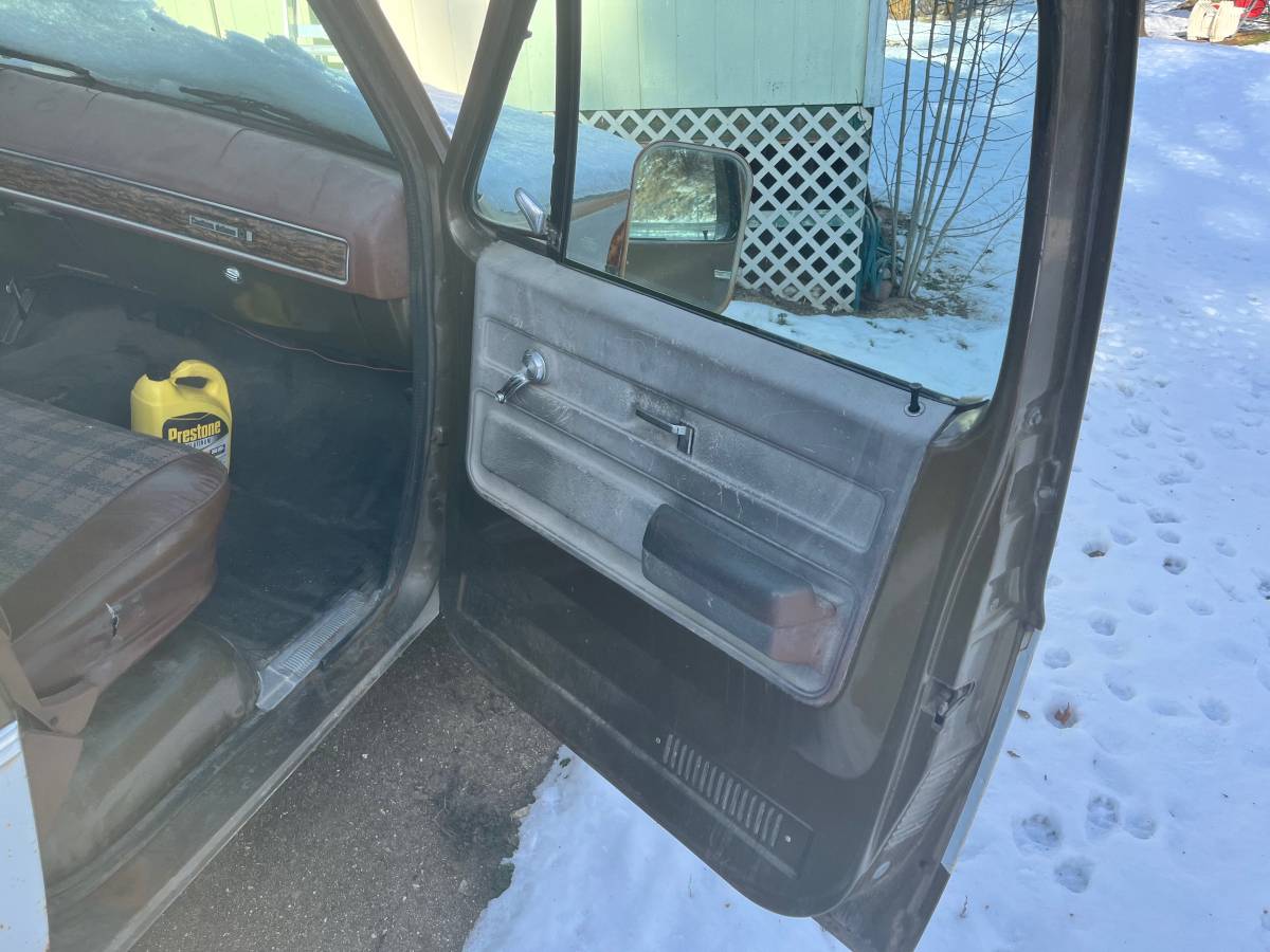 Chevy-silverado-2500hd-1978-white-3