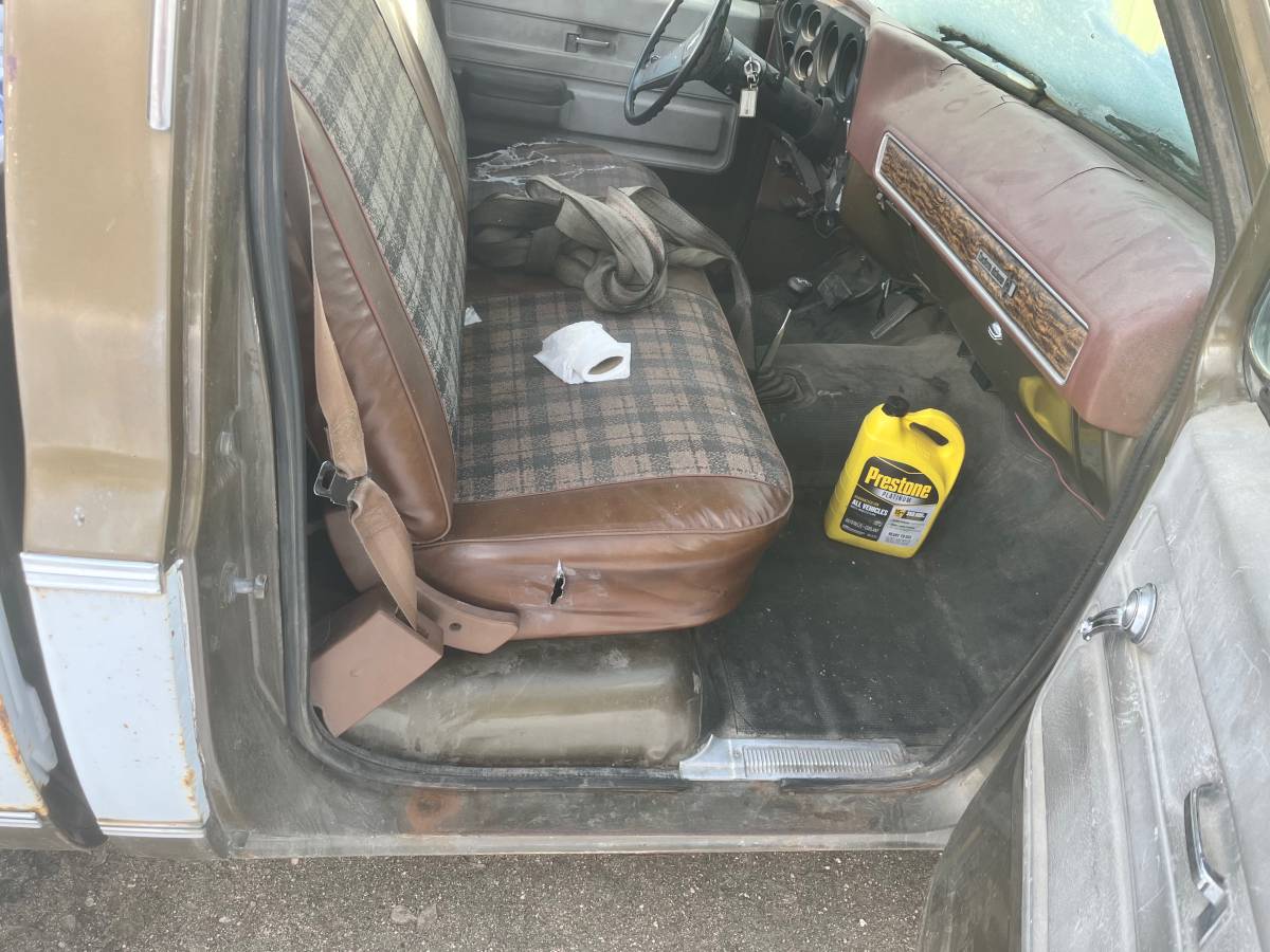 Chevy-silverado-2500hd-1978-white-4