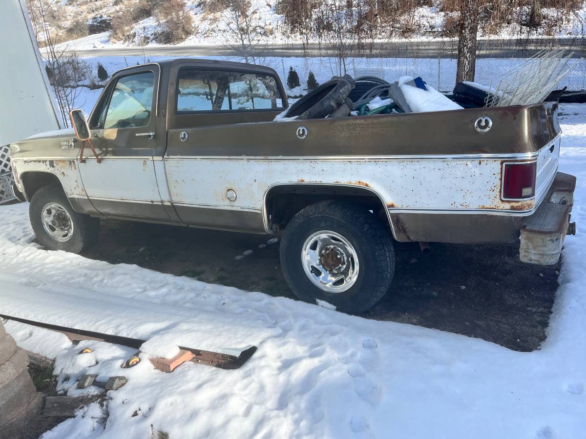 Chevy-silverado-2500hd-1978-white