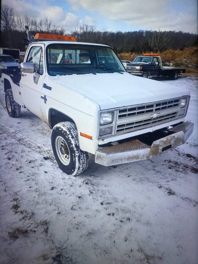Chevy-silverado-2500hd-1986-white-3