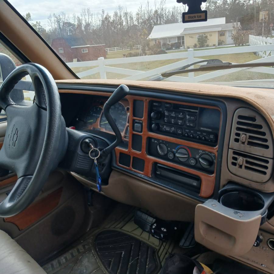 Chevy-silverado-3500-diesel-1995-custom-1