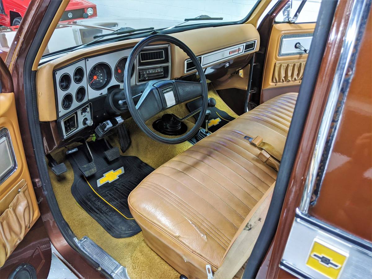 Chevy-silverado-k30-1979-brown-4