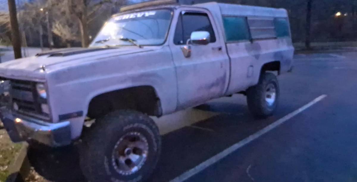 Chevy-square-body-1986-grey-1