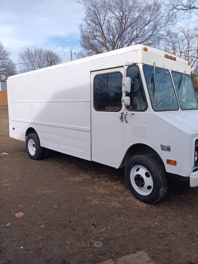 Chevy-stepvan-p30-1991-white
