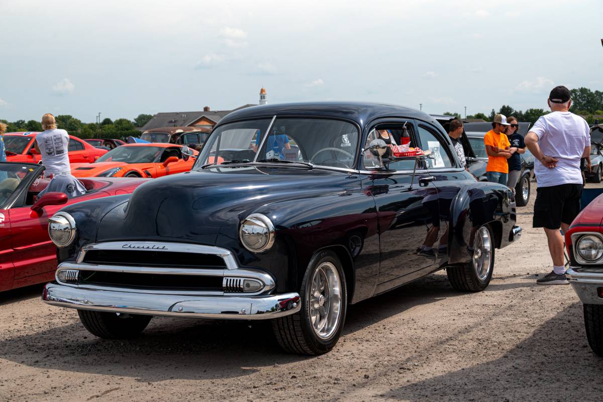 Chevy-style-line-deluxe-1951-blue-5