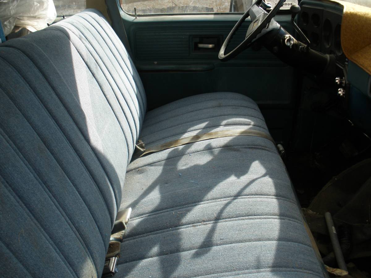 Chevy-suburban-1500-1979