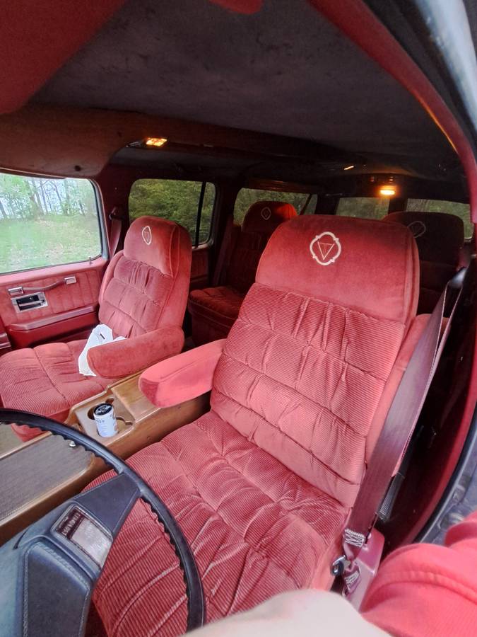 Chevy-suburban-1500-1990-custom-10