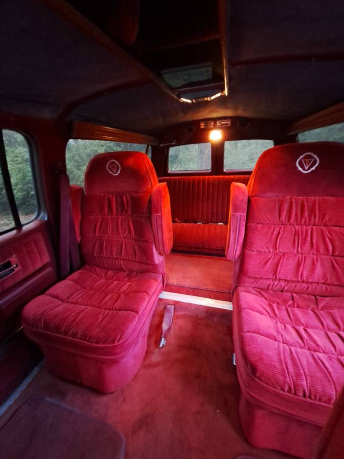 Chevy-suburban-1500-1990-custom-11