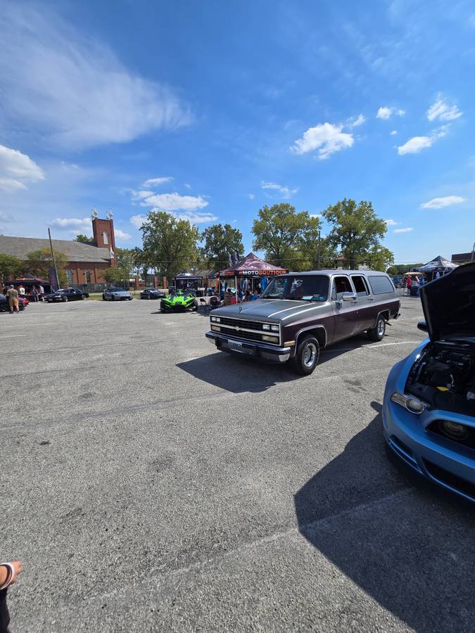 Chevy-suburban-1500-1990-custom-12