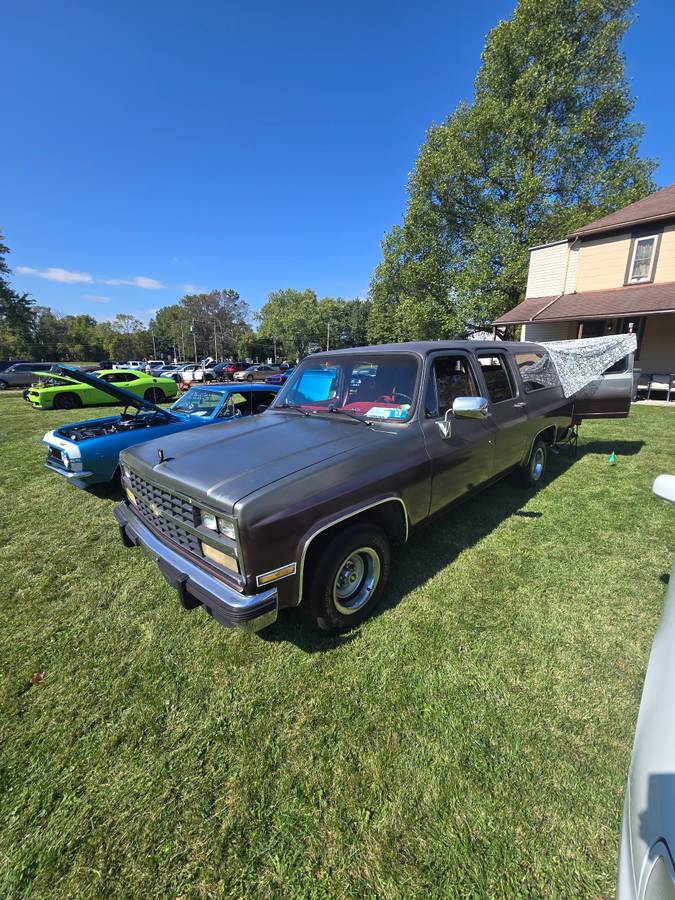 Chevy-suburban-1500-1990-custom-13