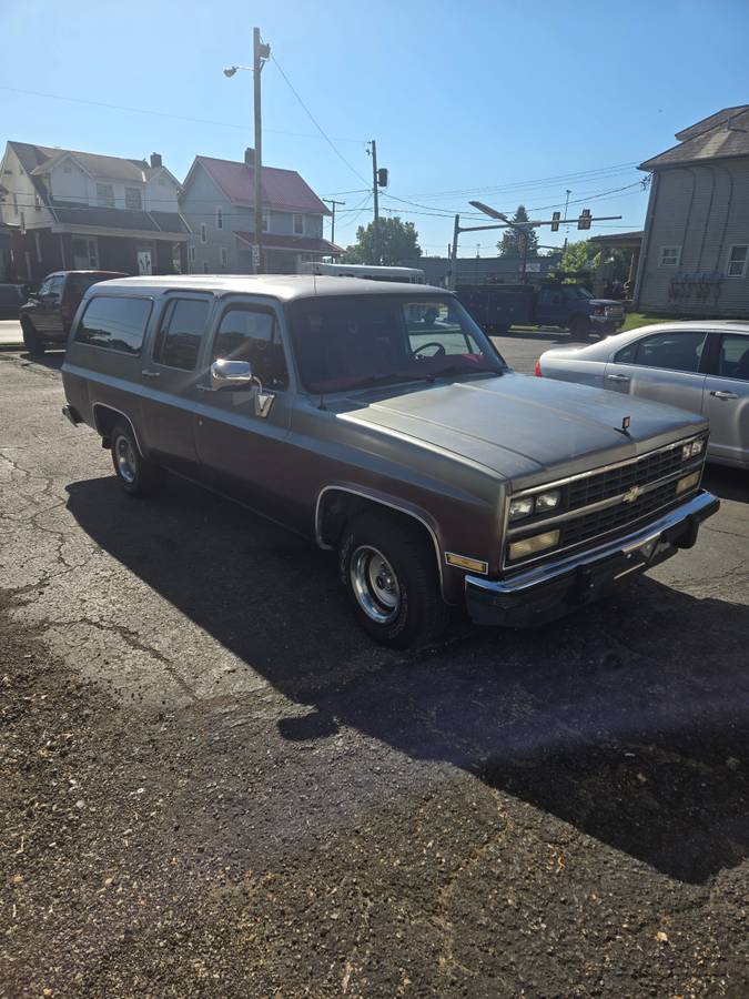 Chevy-suburban-1500-1990-custom-14