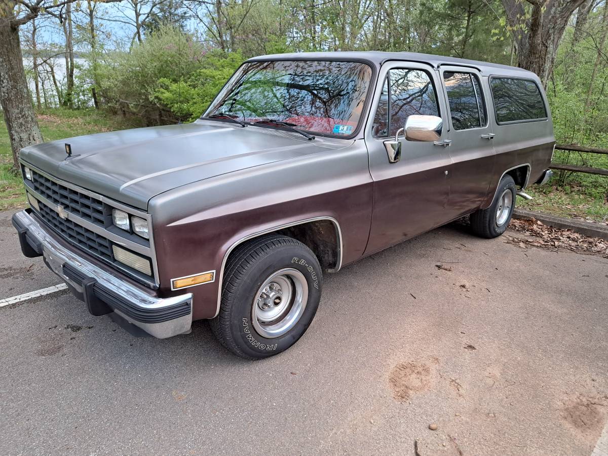 Chevy-suburban-1500-1990-custom-16