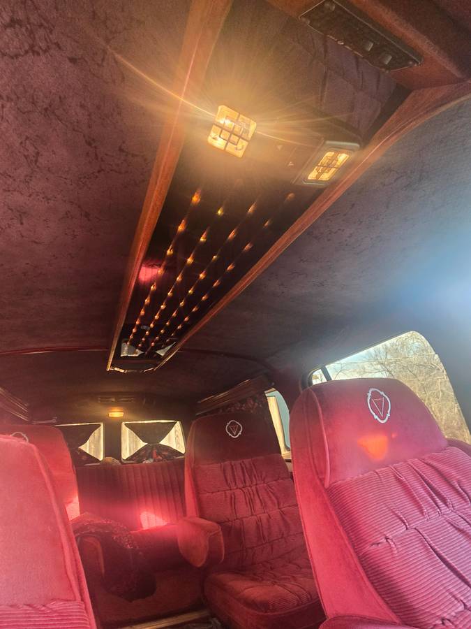 Chevy-suburban-1500-1990-custom-8