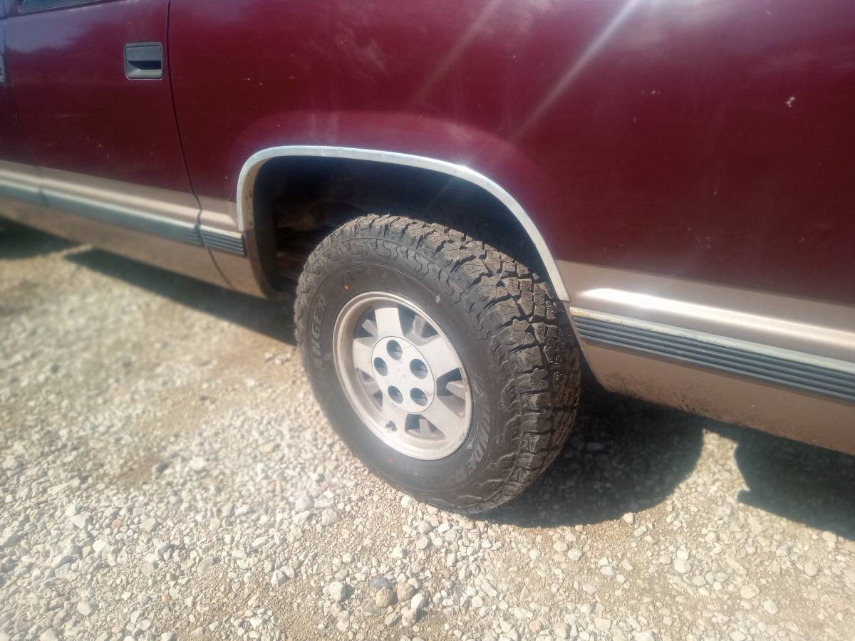 Chevy-suburban-1500-1995-custom-1