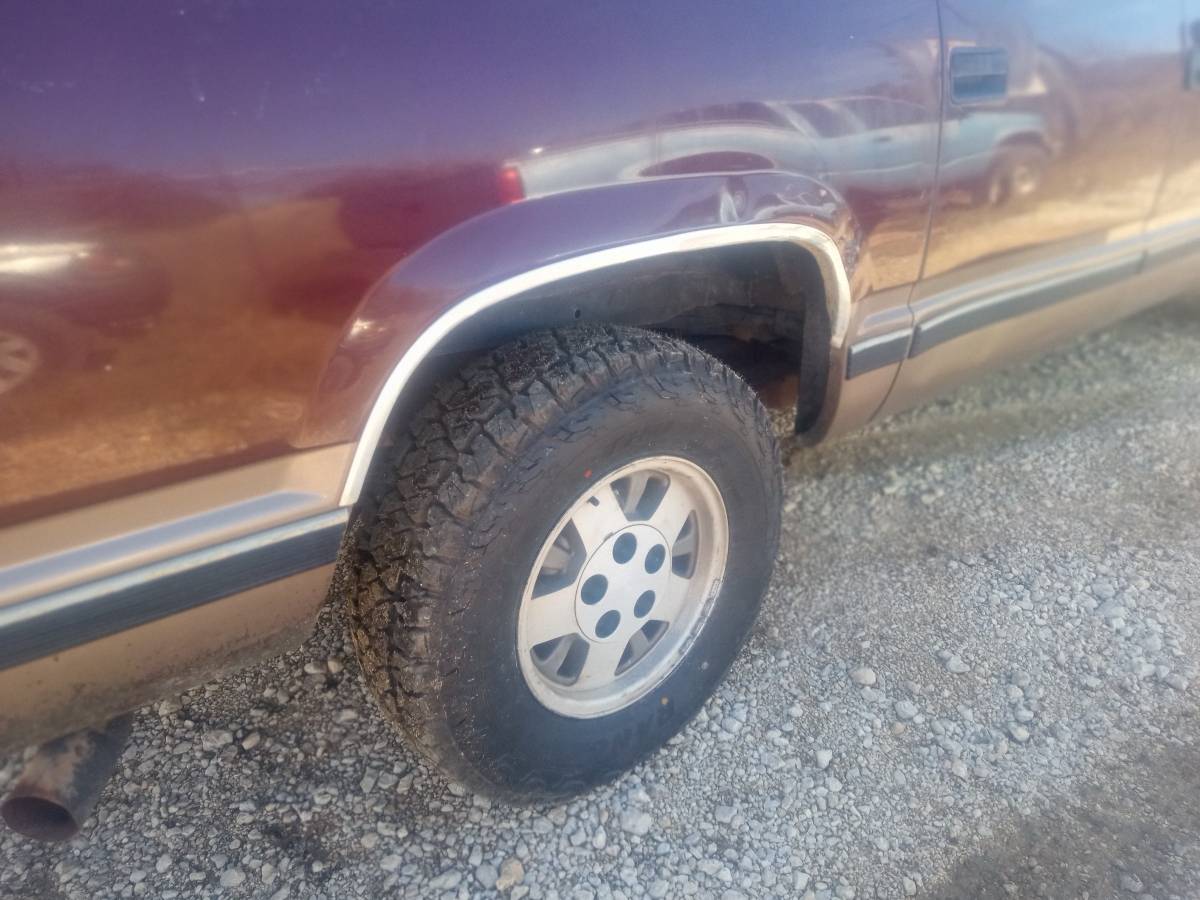 Chevy-suburban-1500-1995-custom-10