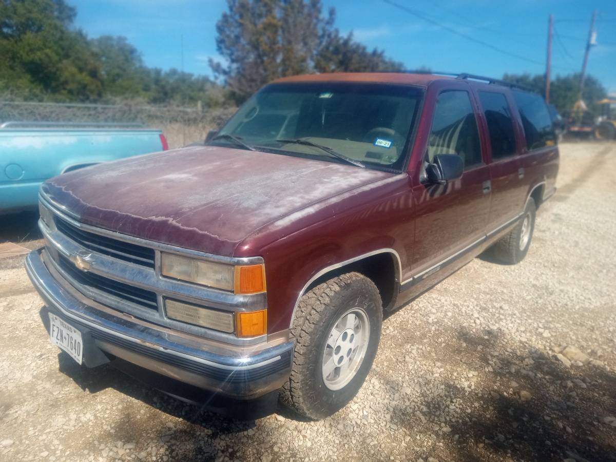 Chevy-suburban-1500-1995-custom-2