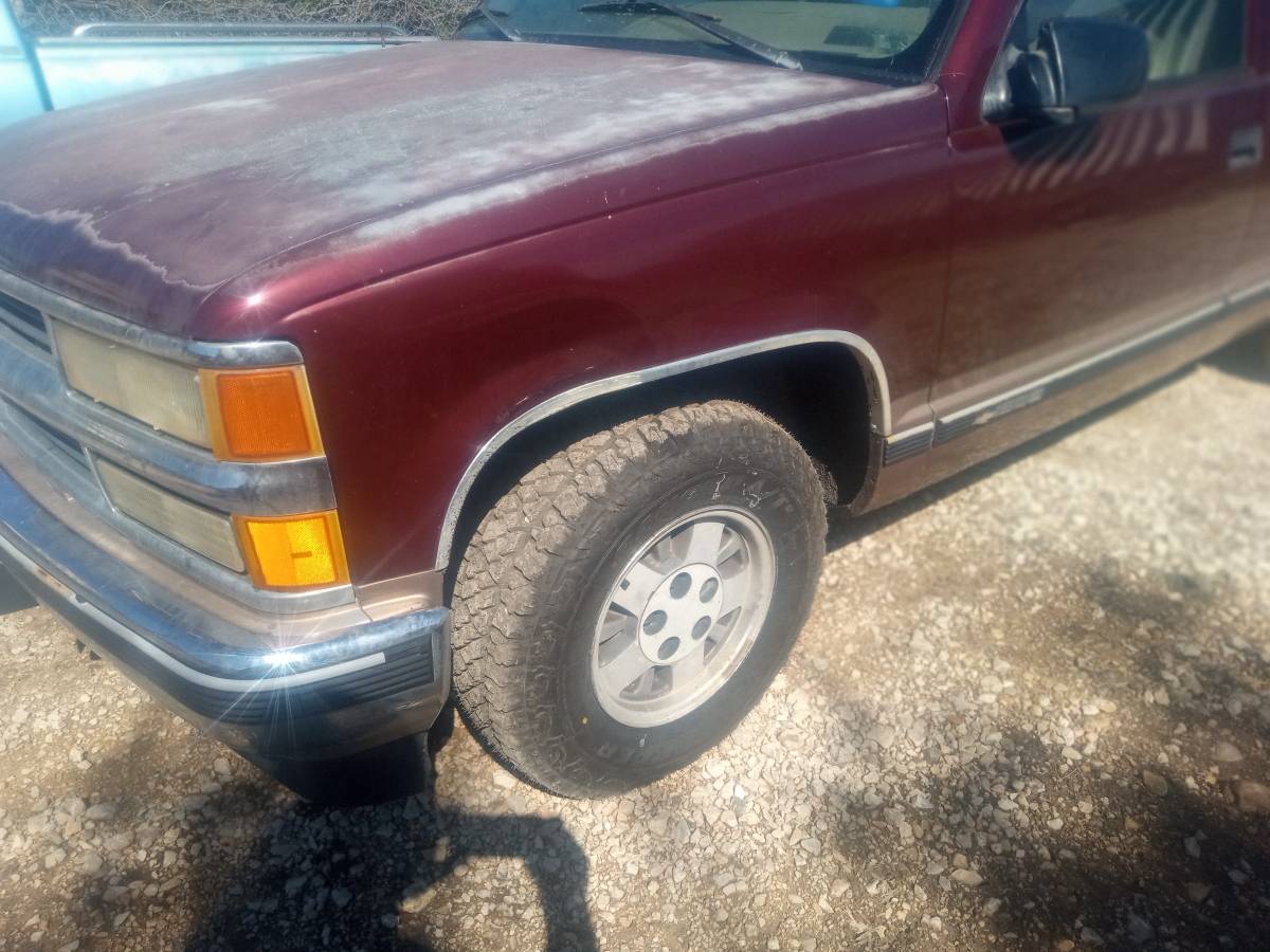 Chevy-suburban-1500-1995-custom-6